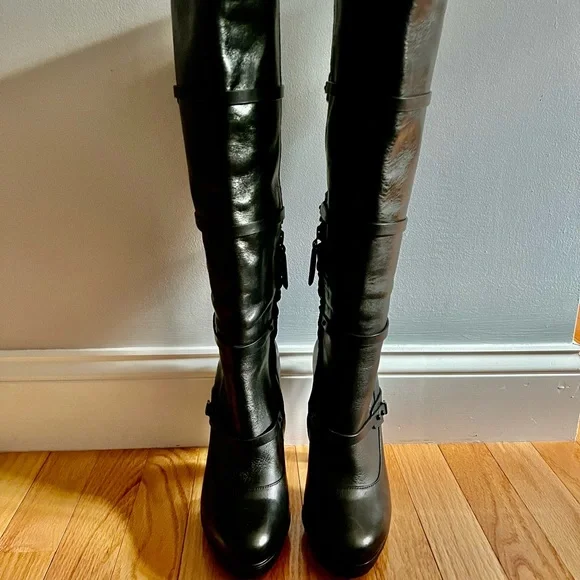 BCBG MaxAzria knee high leather boots - Picture 5 of 8